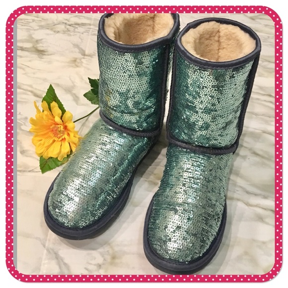 UGG Shoes - 💝 UGG 💝 classic short sequin boots size 7